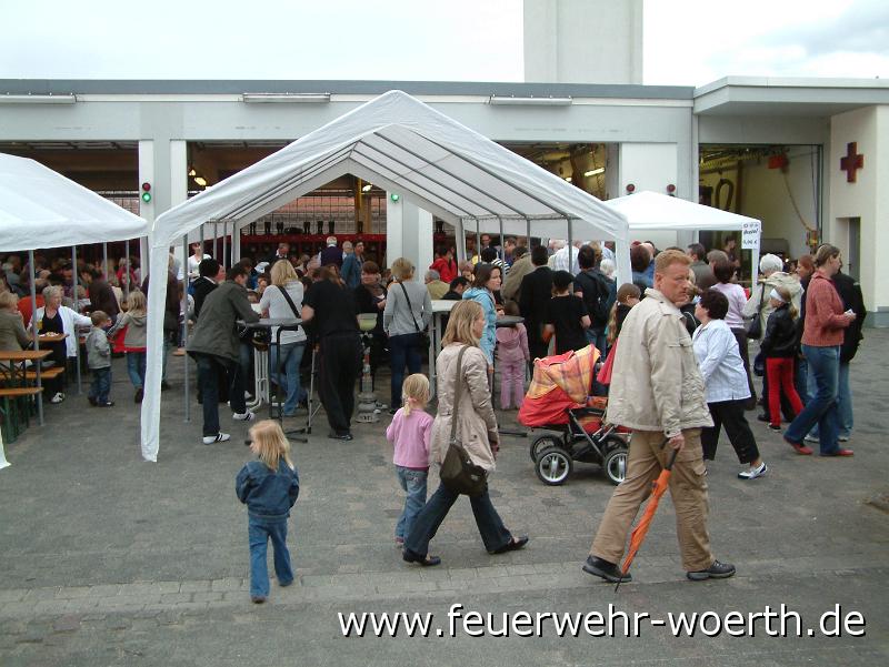 2010.04.30 Maibaumaufstellung (11).JPG